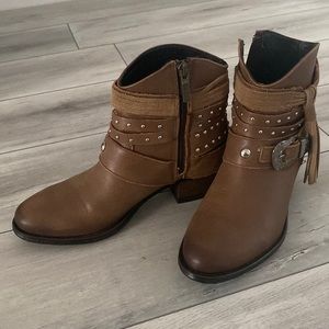 *SOLD* Booties size 7, worn once